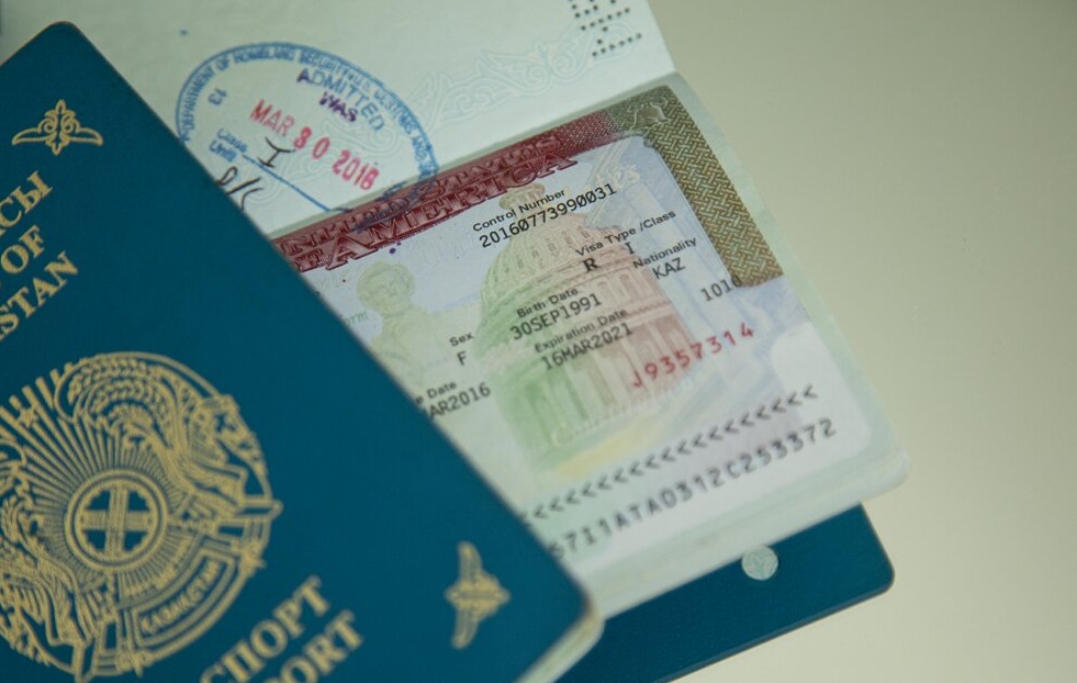 В какие страны отменят визы для владельцев служебных паспортов Казахстана